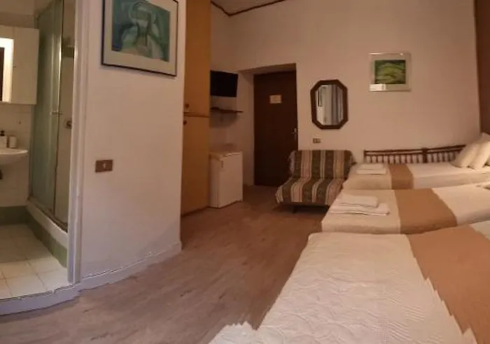 Vaticanrooms Couette-café 4*